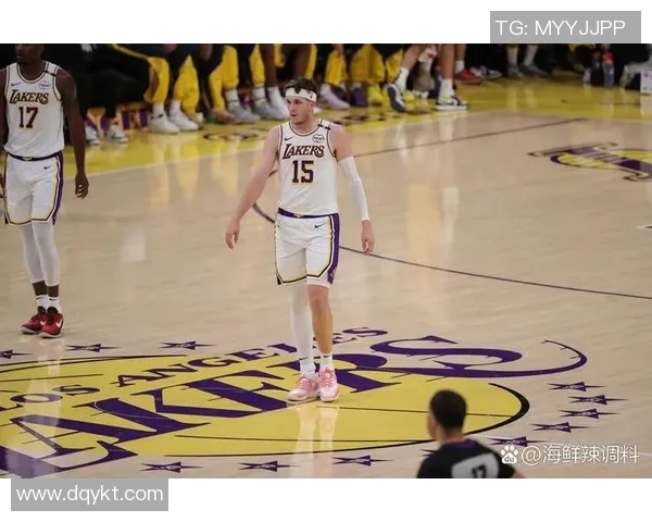 湖人对决热火激战正酣球迷期待精彩瞬间与胜负悬念